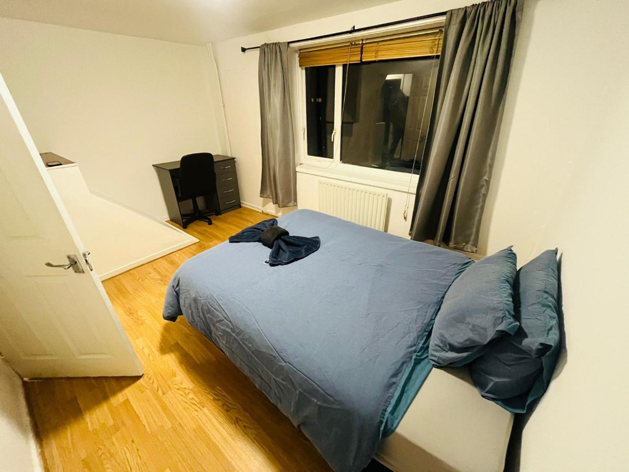 Holiday home Nice Three Bedroom House Near Beeston Railway Station