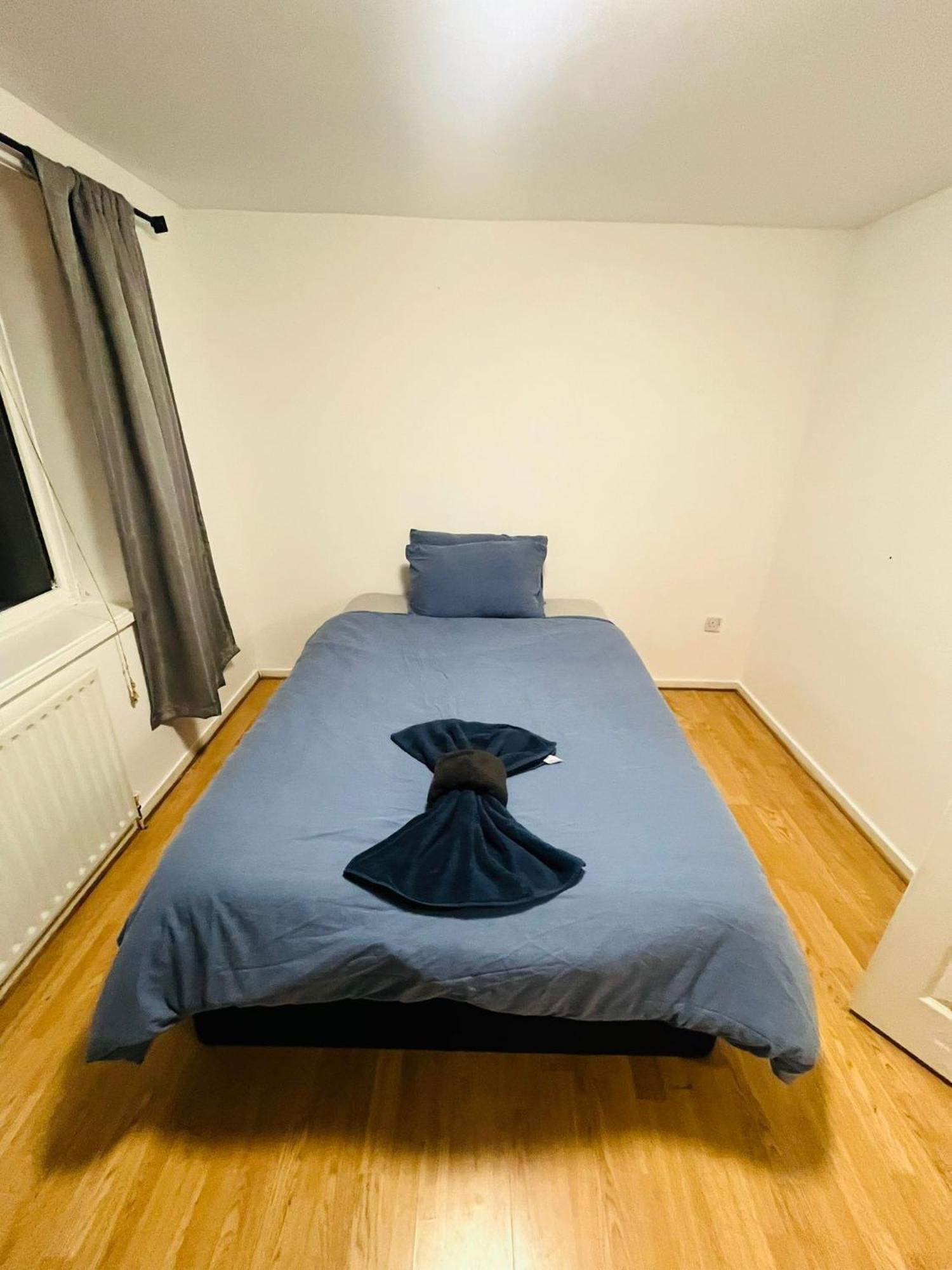 Nice Three Bedroom House Near Beeston Railway Station *