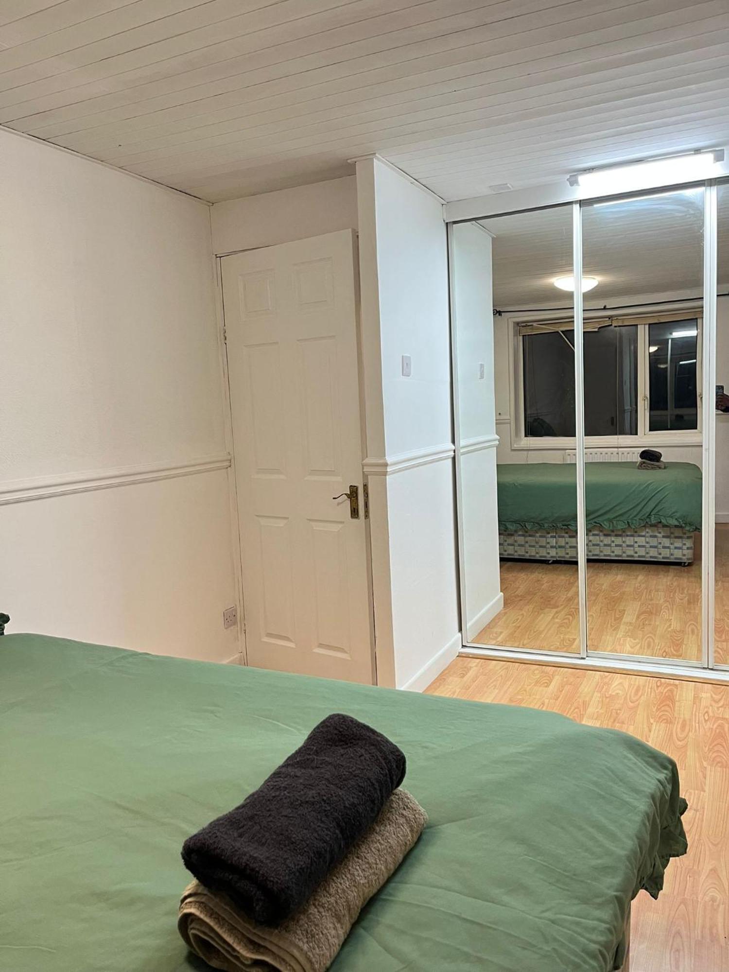 Nice Three Bedroom House Near Beeston Railway Station Nottingham