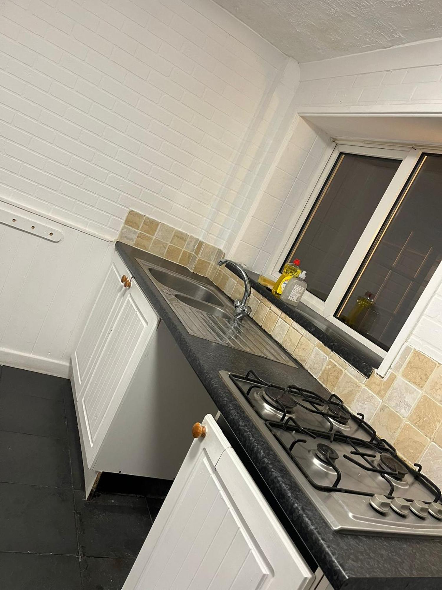 Nice Three Bedroom House Near Beeston Railway Station Holiday home