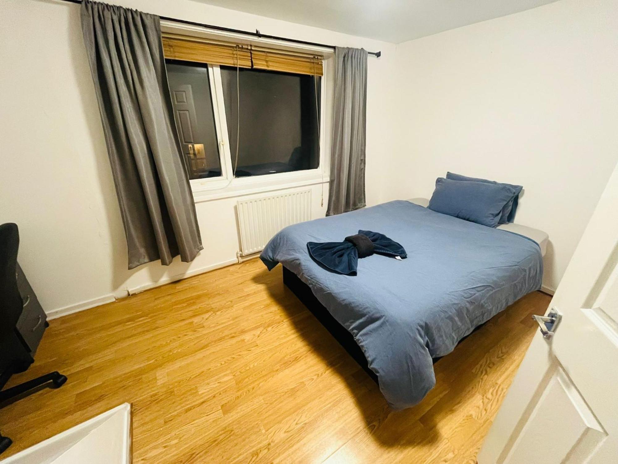 Nice Three Bedroom House Near Beeston Railway Station Holiday home