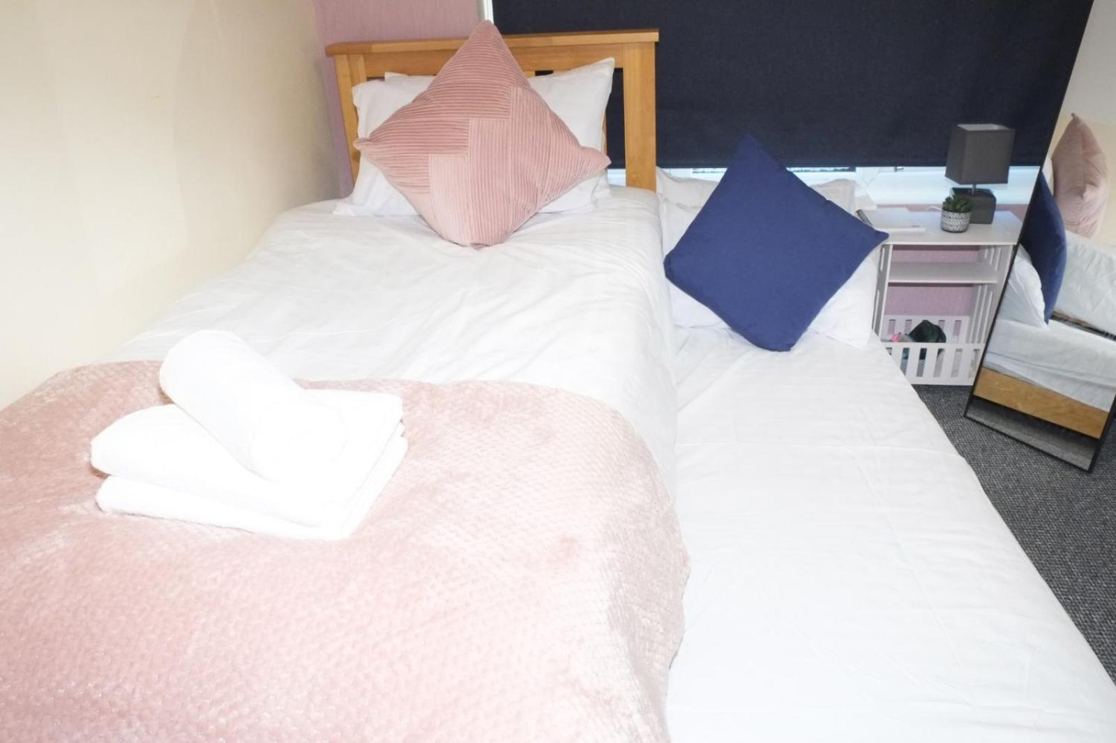Lausory King Bed Living Your Luxe Away Apartment *