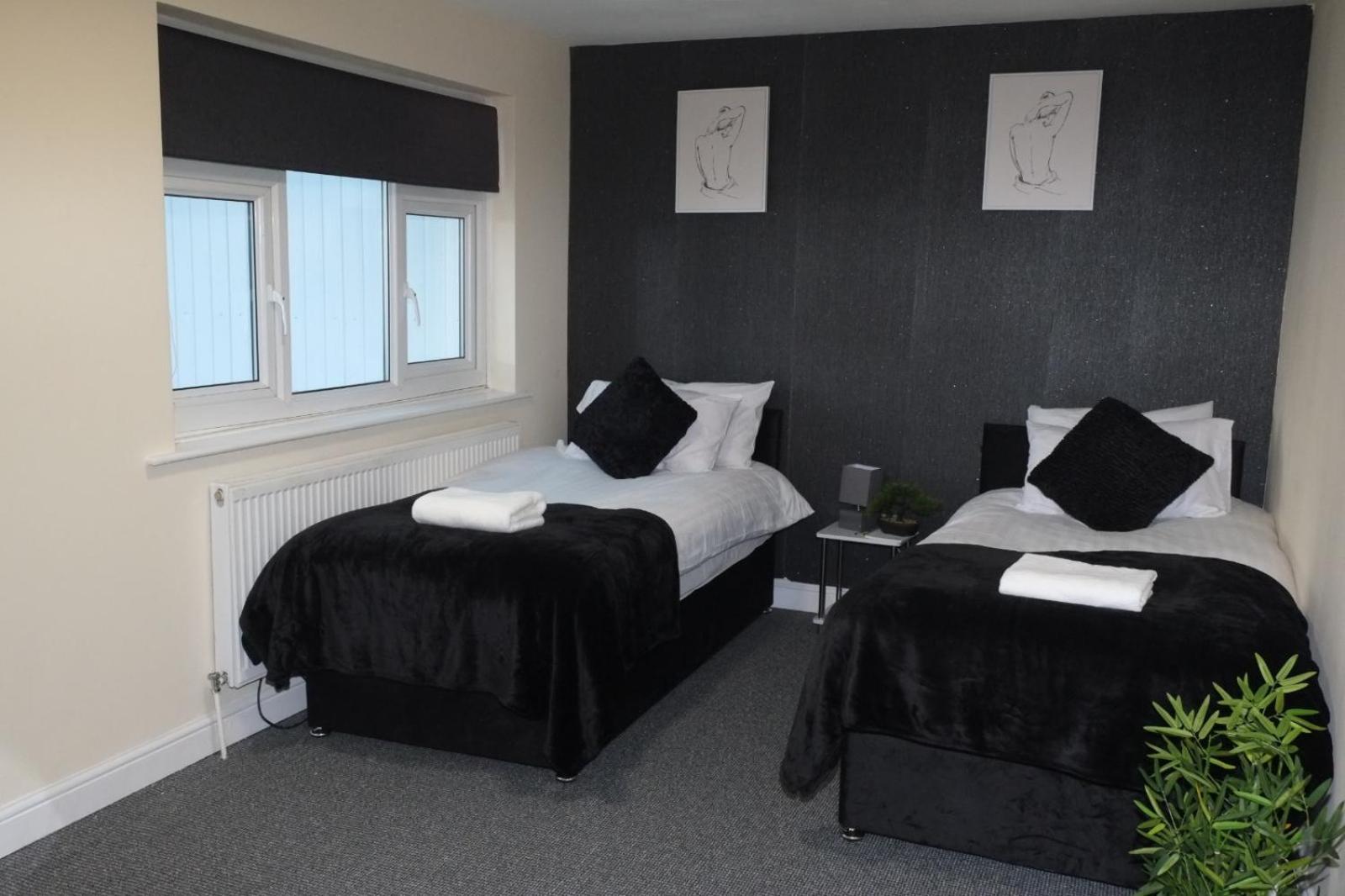 Apartment Lausory King Bed Living Your Luxe Away Nottingham
