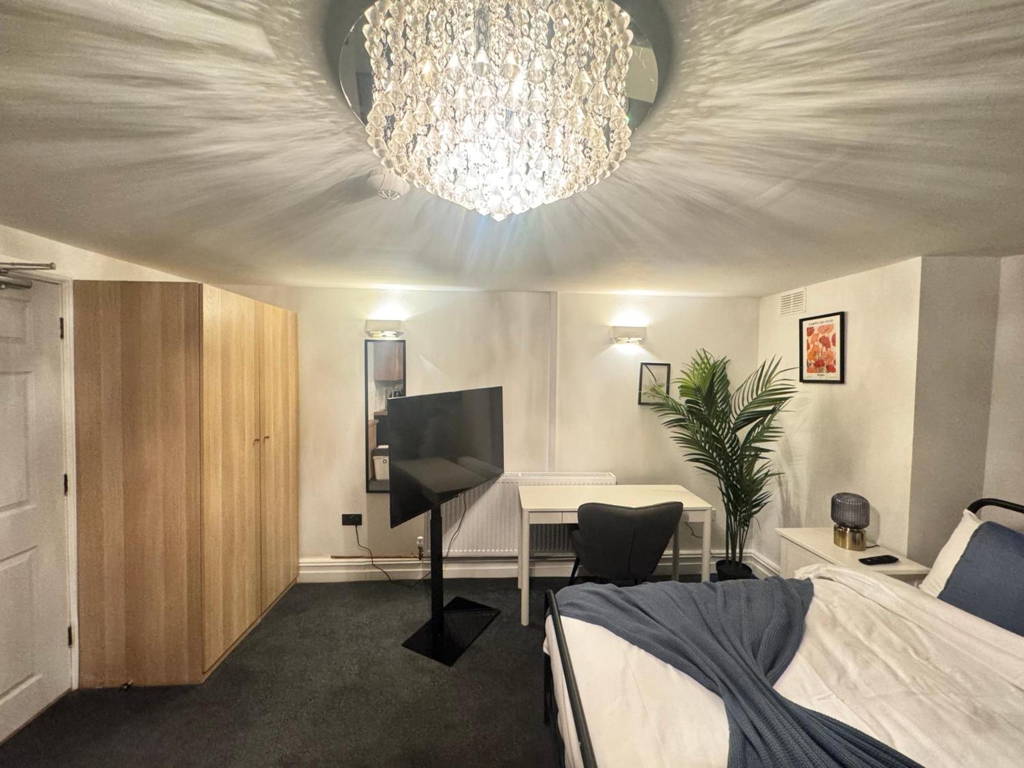 110 Fulforth Street * Nottingham