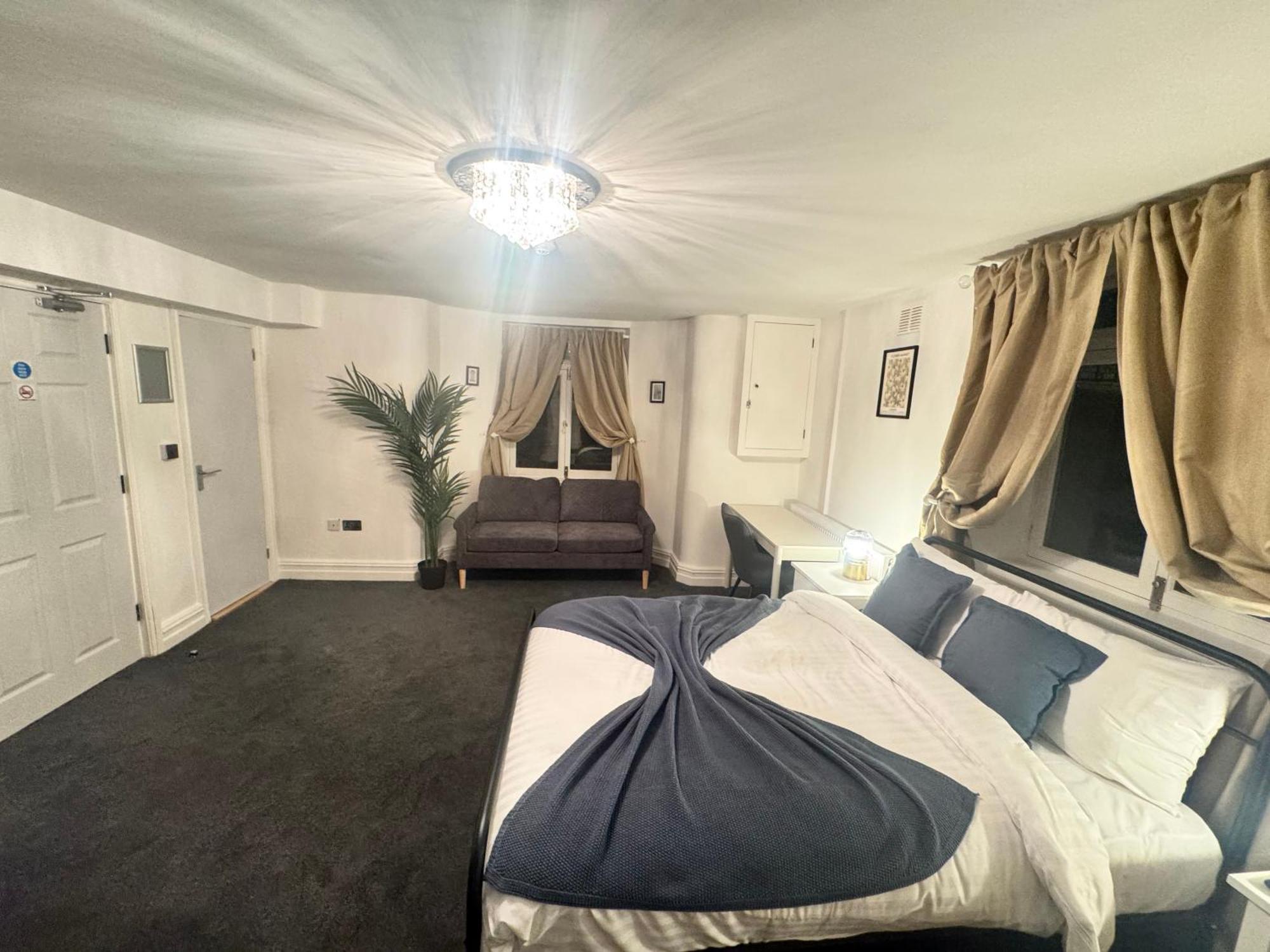110 Fulforth Street Apartment