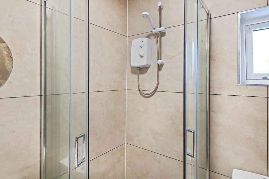 Work & Explore - 3br - Free Parking Holiday home