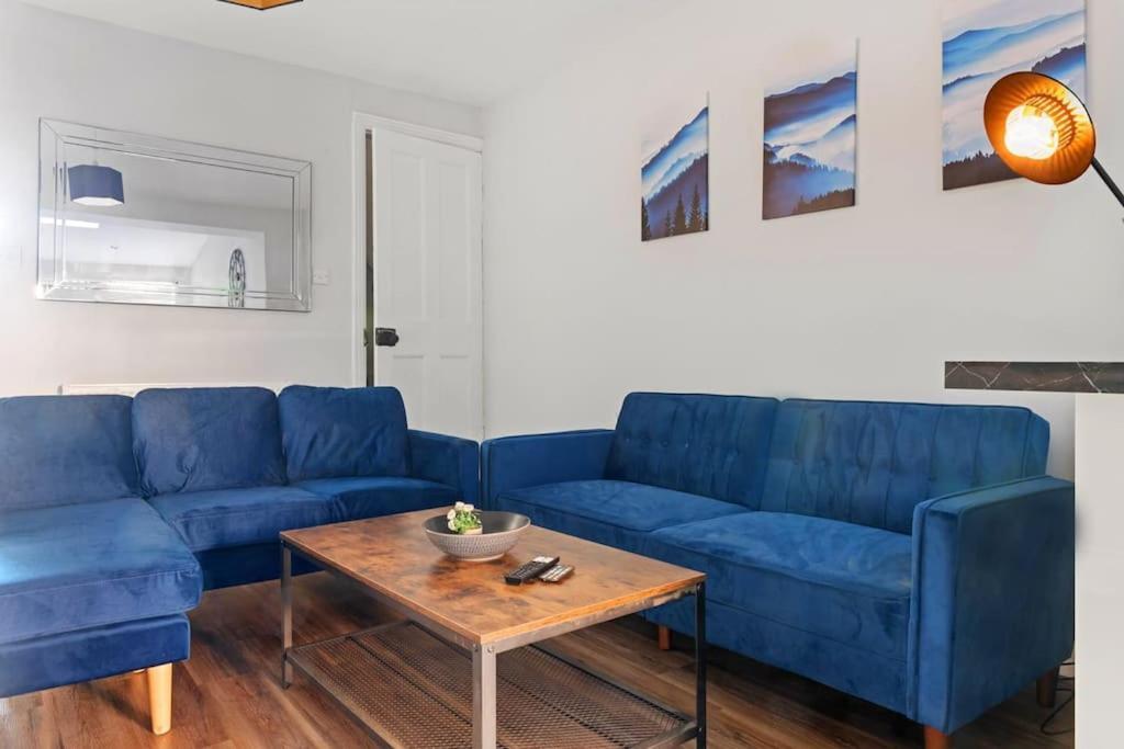 Work & Explore - 3br - Free Parking Holiday home *