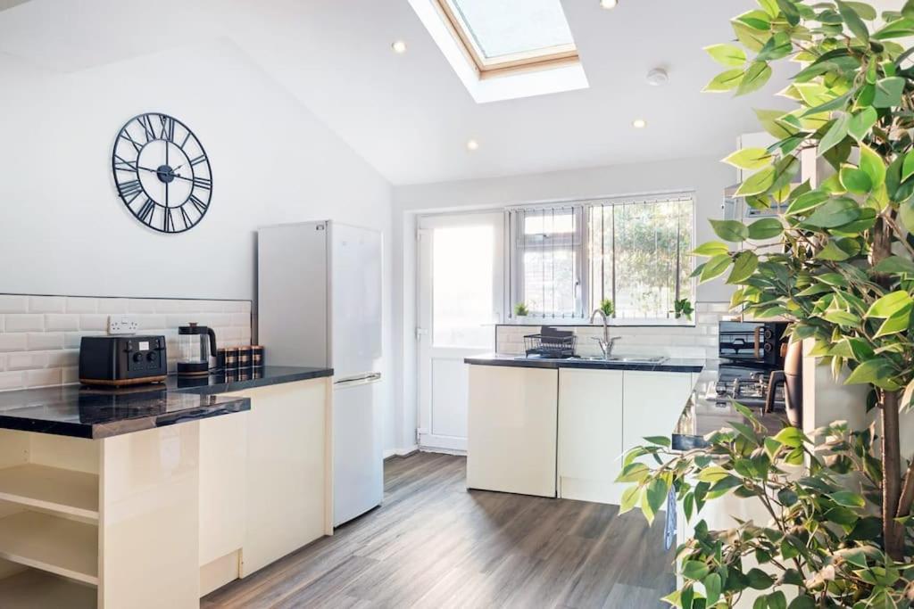 Work & Explore - 3br - Free Parking Holiday home Nottingham