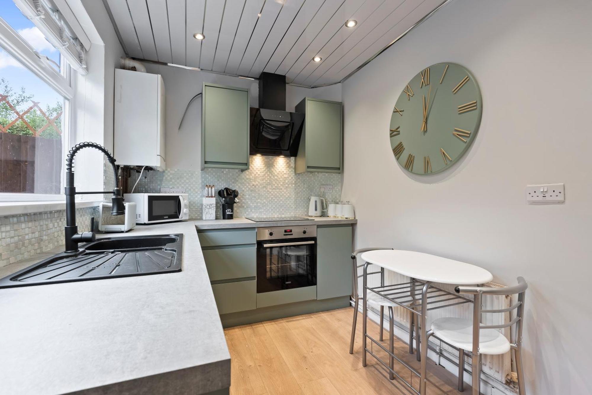 Rosie's House With Drive Parking Holiday home Nottingham