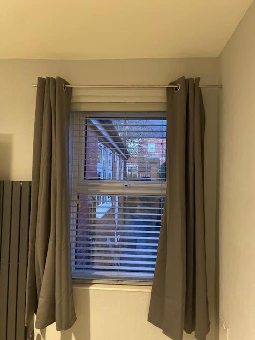 Harcourt Road Apartment *