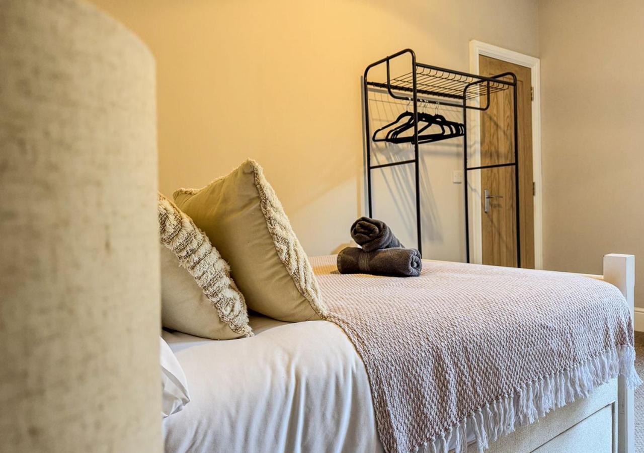 The Dale - Large 4br House Nottingham