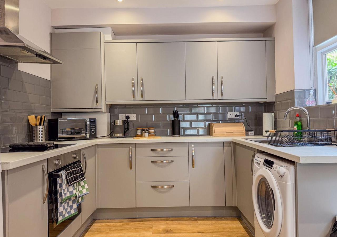 The Dale - Large 4br House Holiday home *
