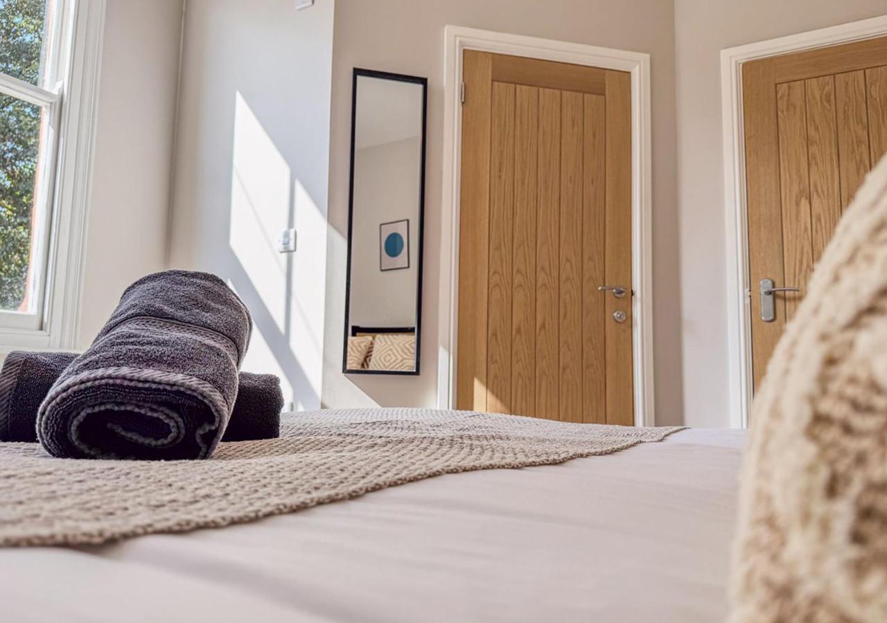 The Dale - Large 4br House Holiday home Nottingham