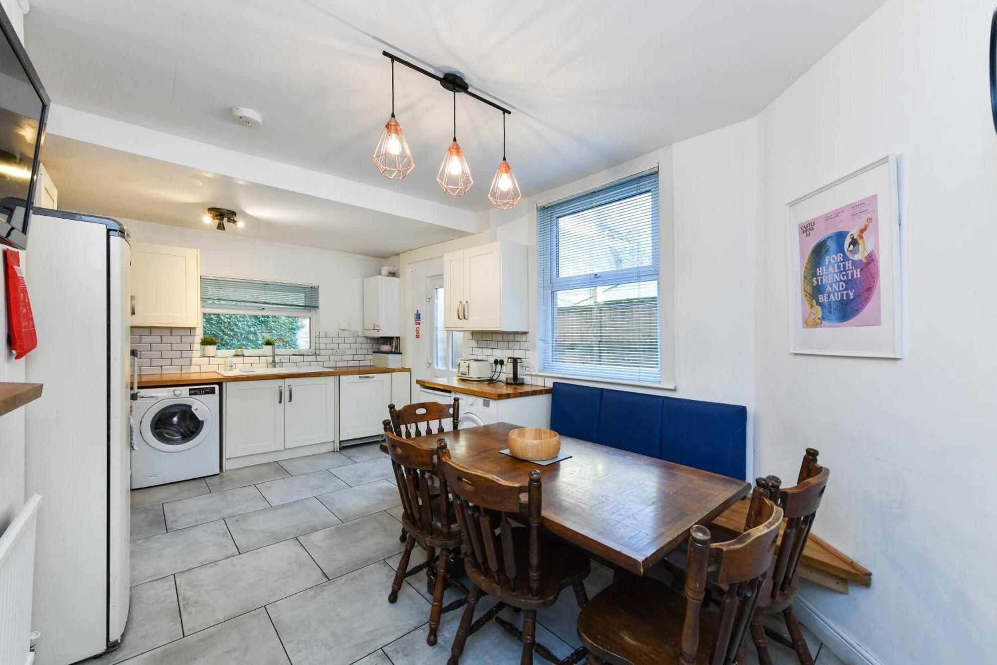 Holiday home 5-br Featuring Art And Photography Collection