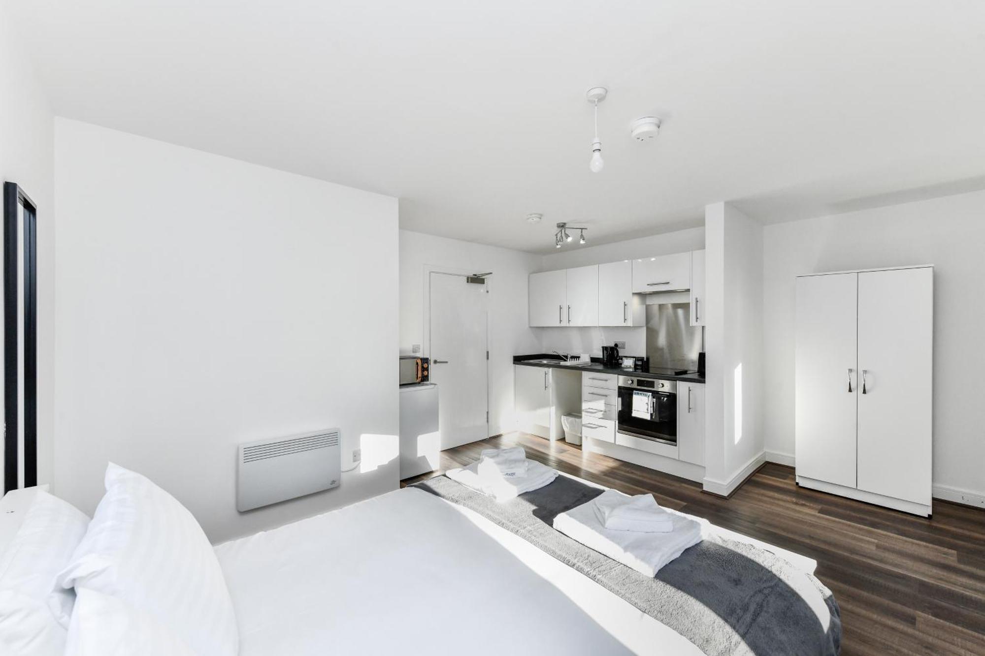 Church Street Flat 6 - Minimalist In Basford Apartment