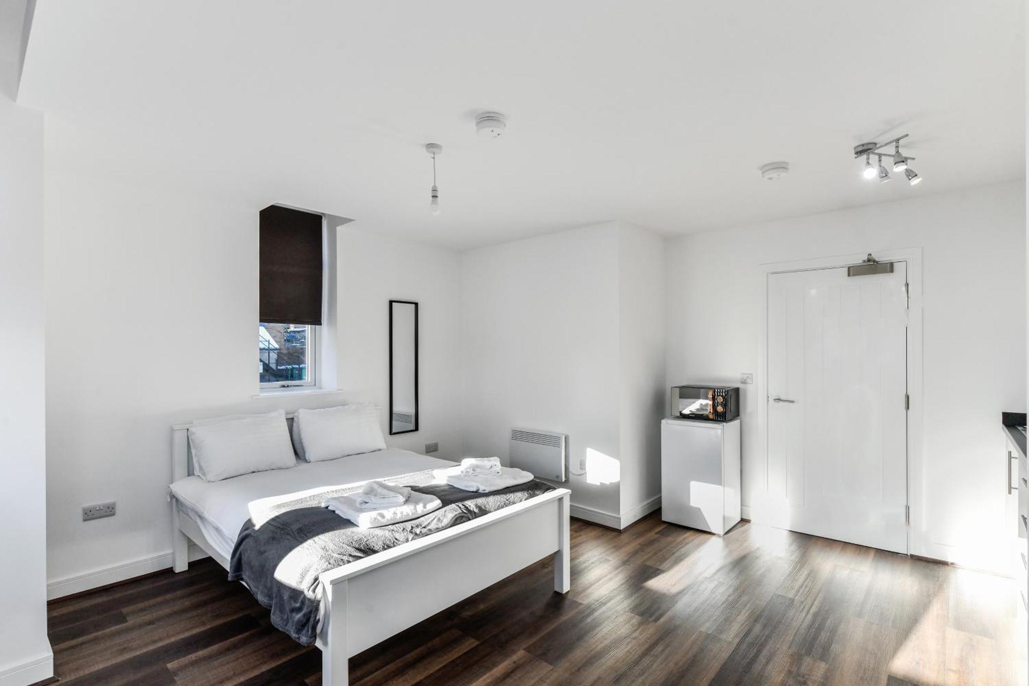 Church Street Flat 6 - Minimalist In Basford Apartment *