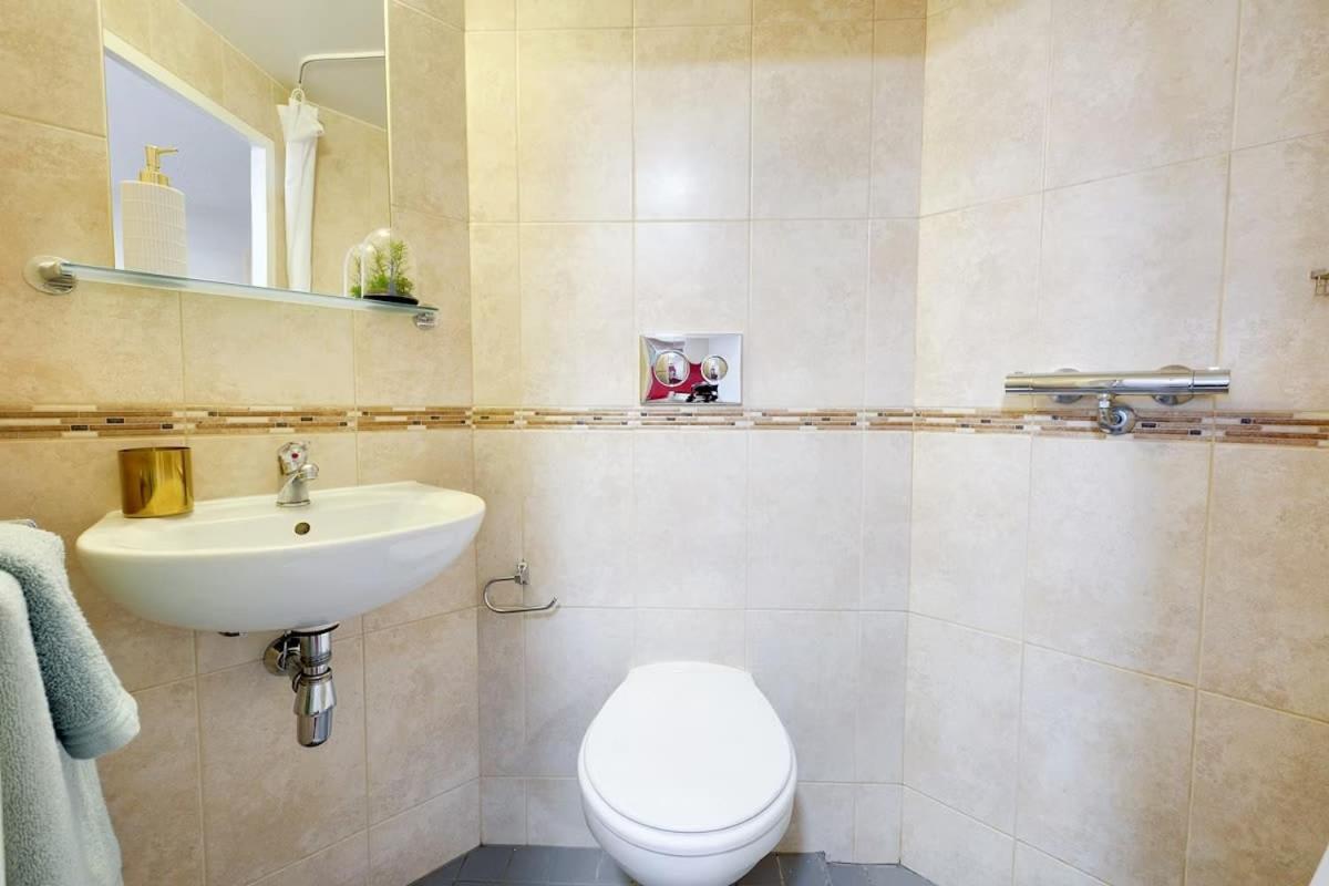 Student Accommodation At Nottingham Two For Students Only Apartment