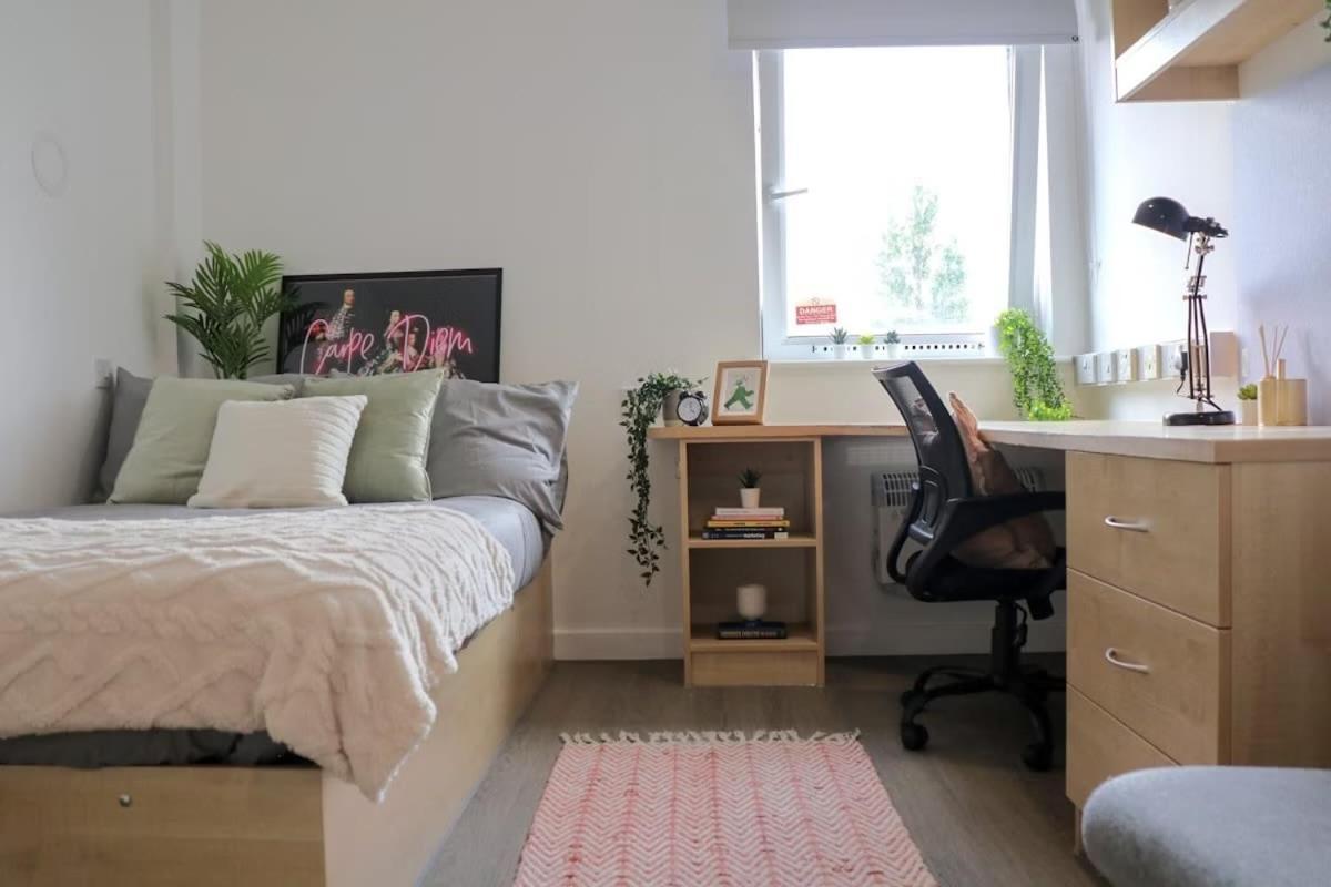Apartment Student Accommodation At Nottingham Two For Students Only *