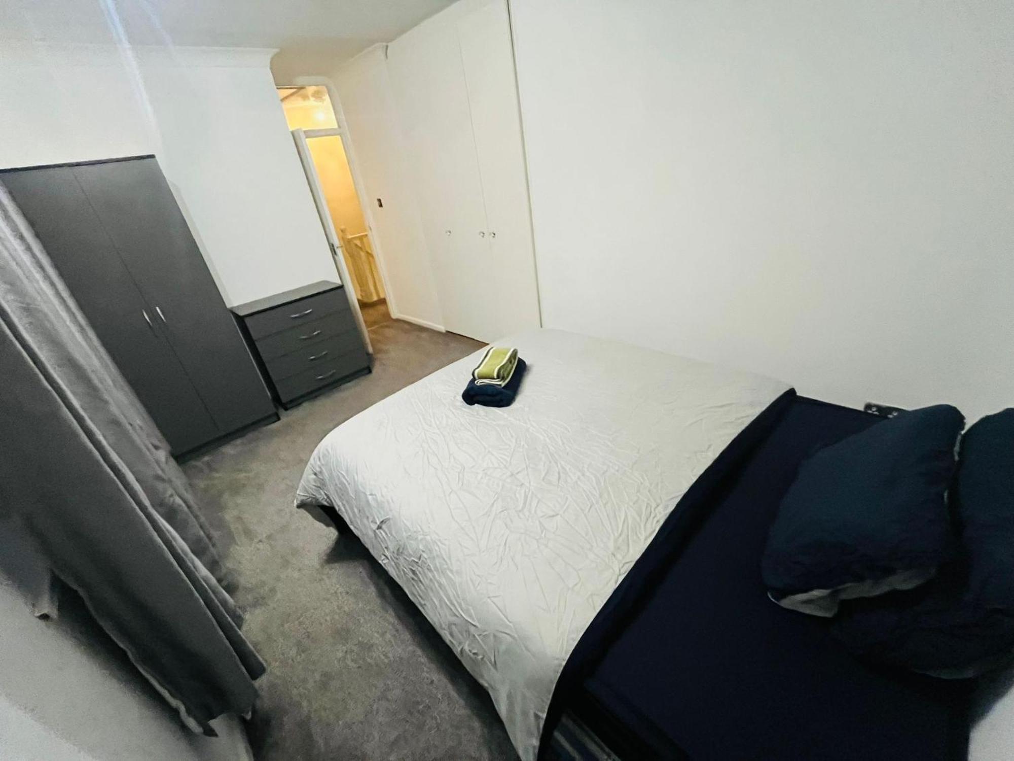 4 Bed House Near Ntu Clifton Campus Apartment *