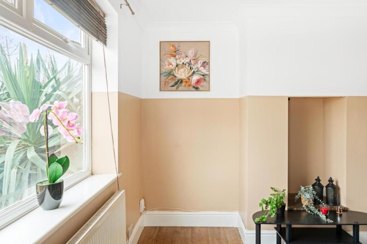 Holiday home Felstead Road The Luxe Escape