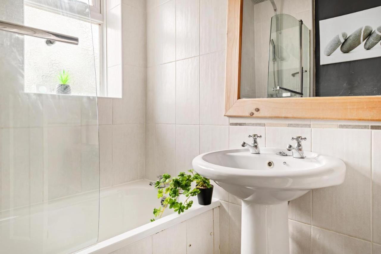 Holiday home Felstead Road The Luxe Escape *