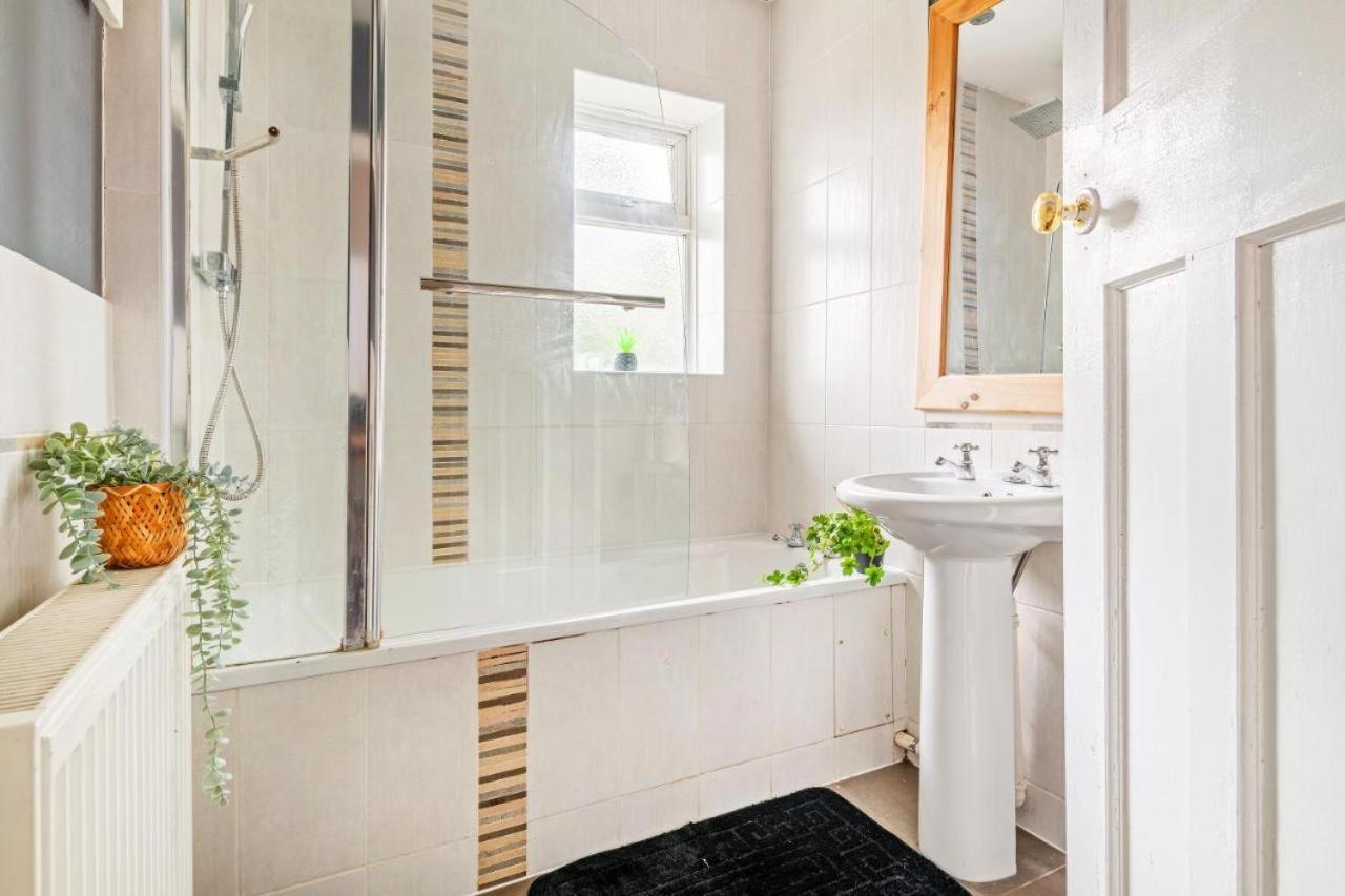 Felstead Road The Luxe Escape Holiday home