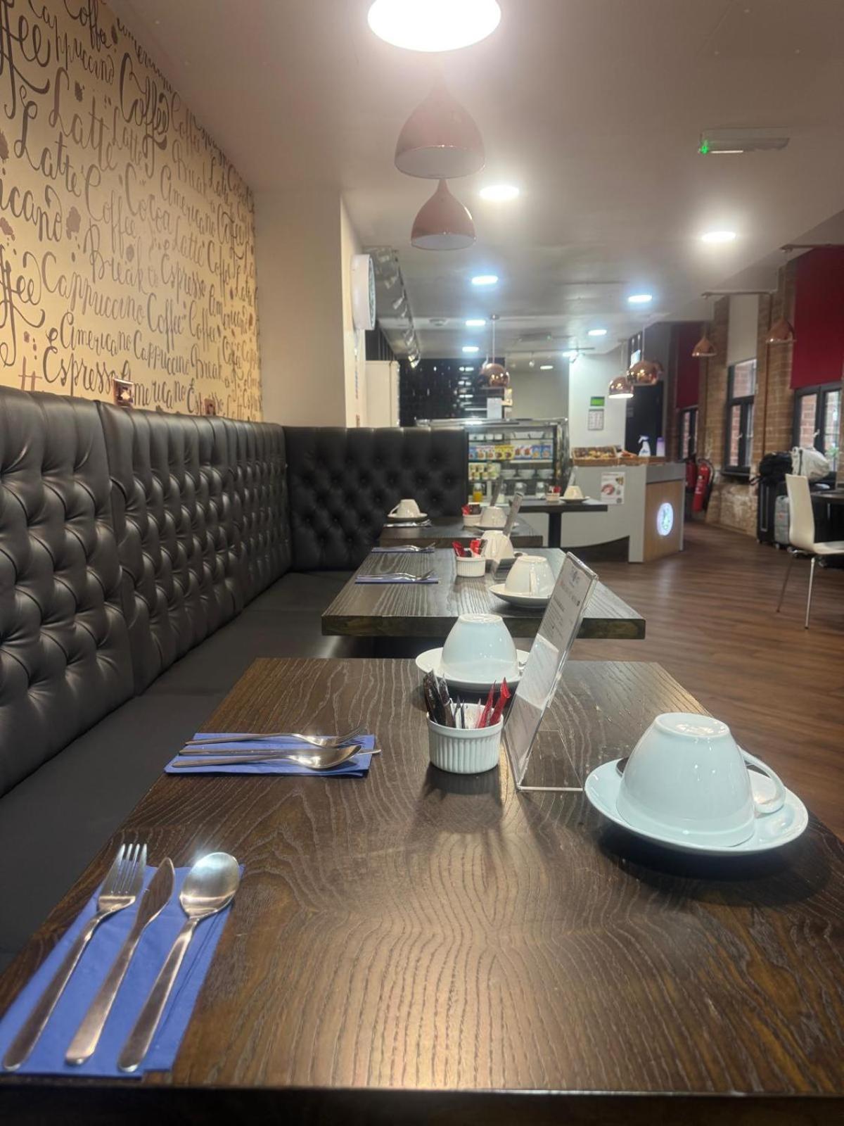 Trivelles Regency, Hotel