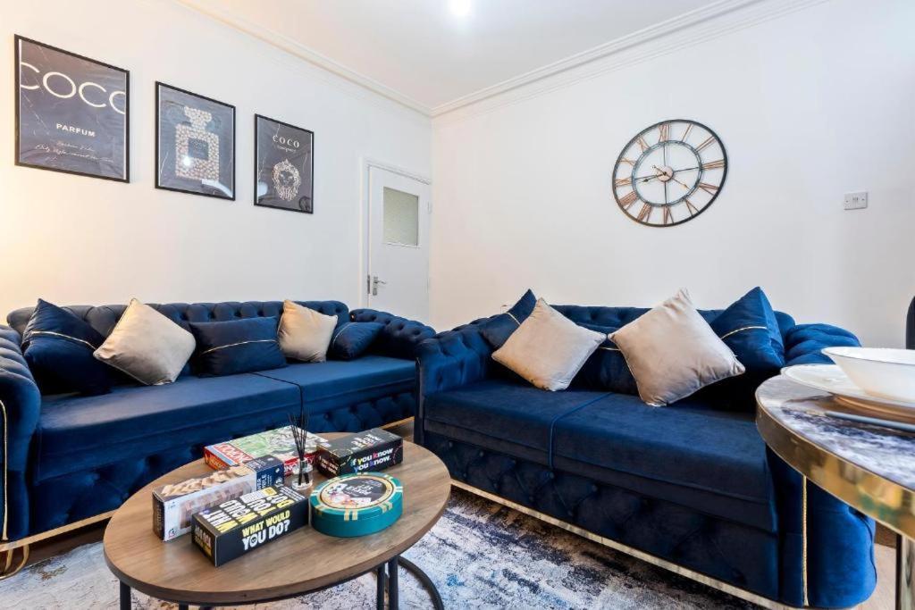 Elegant Retreat - Sleeps 8 - Free Parking - Contemporary Nottingham