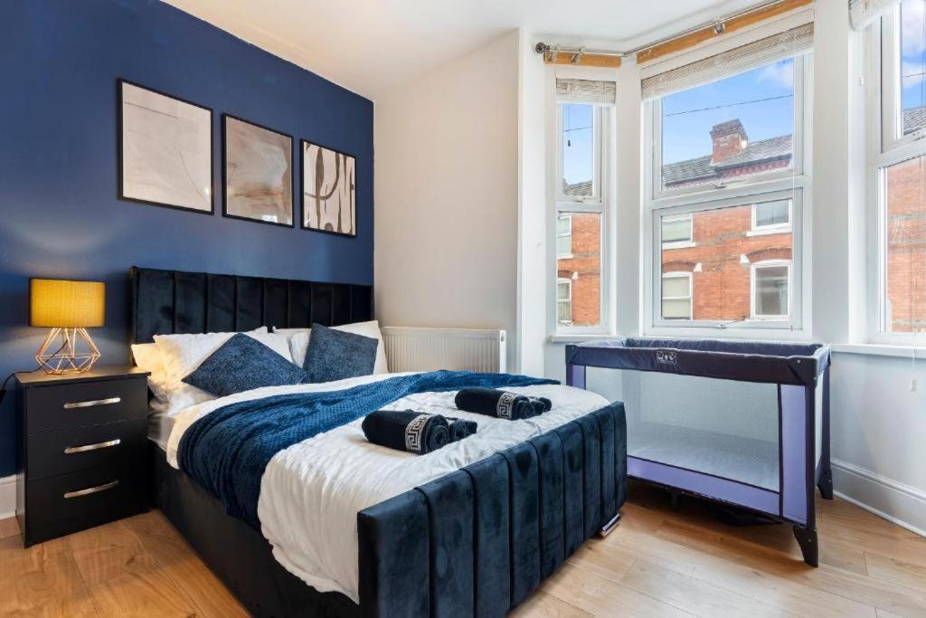 Apartment Elegant Retreat - Sleeps 8 - Free Parking - Contemporary