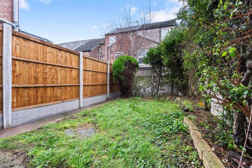 Elegant Retreat - Sleeps 8 - Free Parking - Contemporary Apartment Nottingham