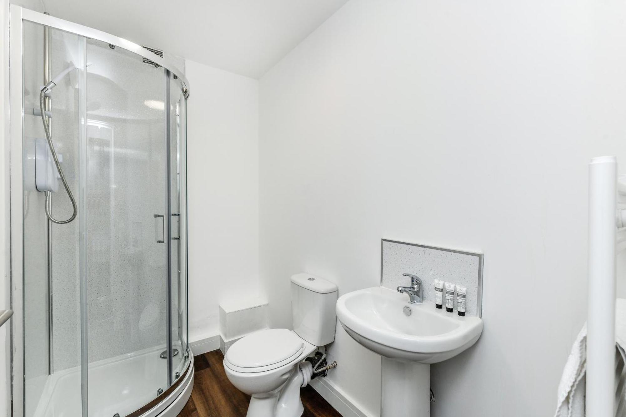 Church Street Flat 4 - Minimalist In Basford Apartment *