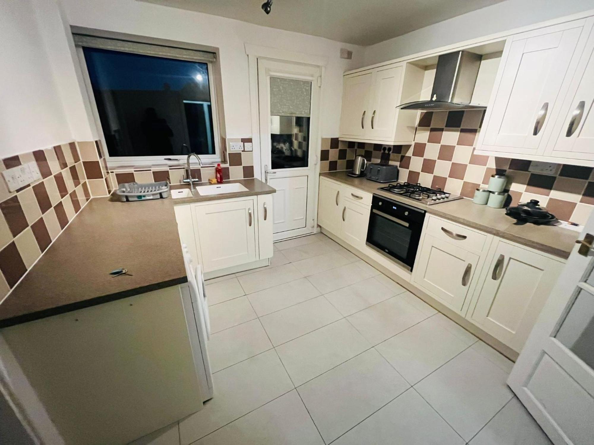 Double Near Clifton Campus Shared Bathroom & Kitchen *