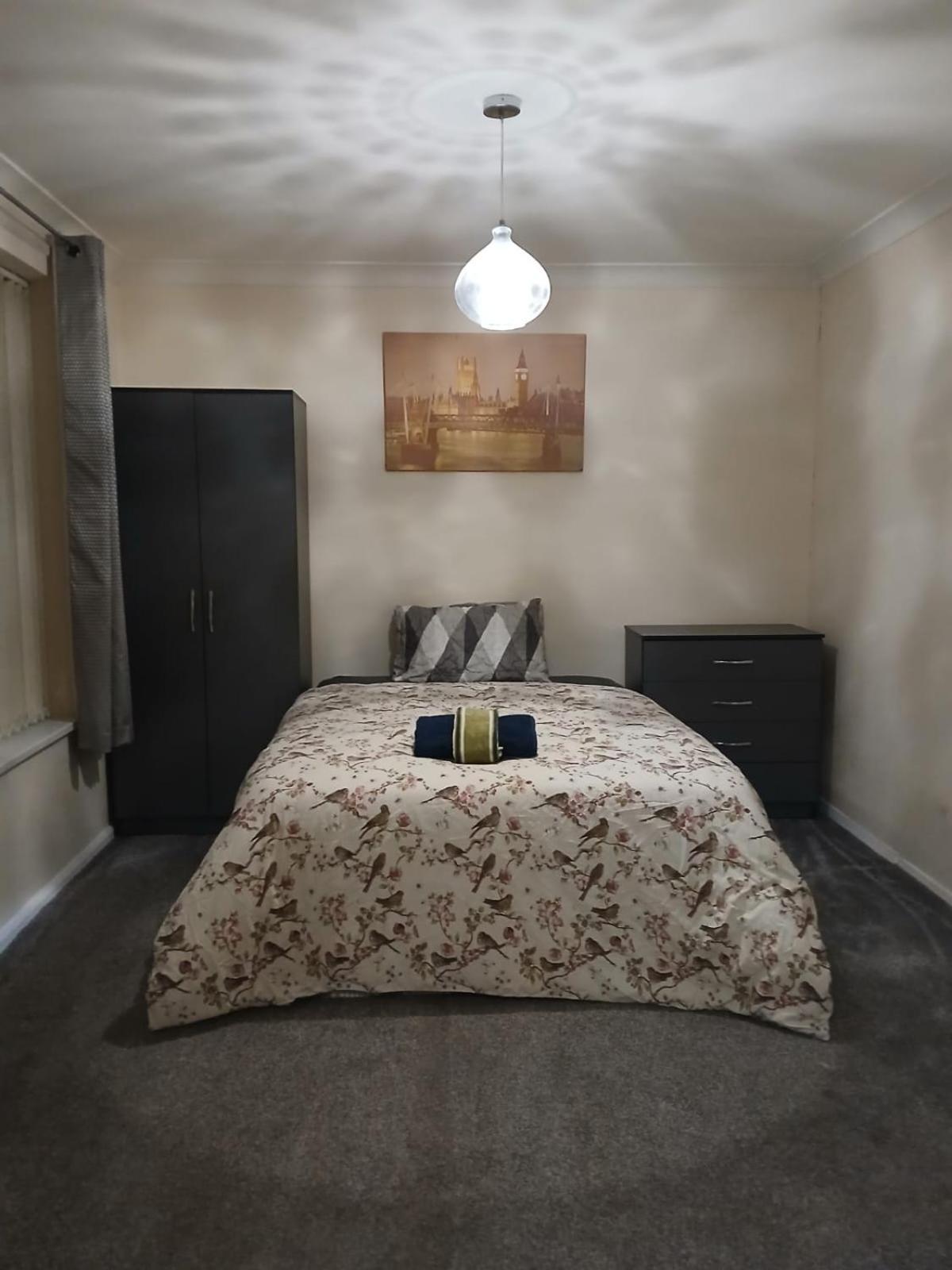 Double Near Clifton Campus Shared Bathroom & Kitchen Homestay