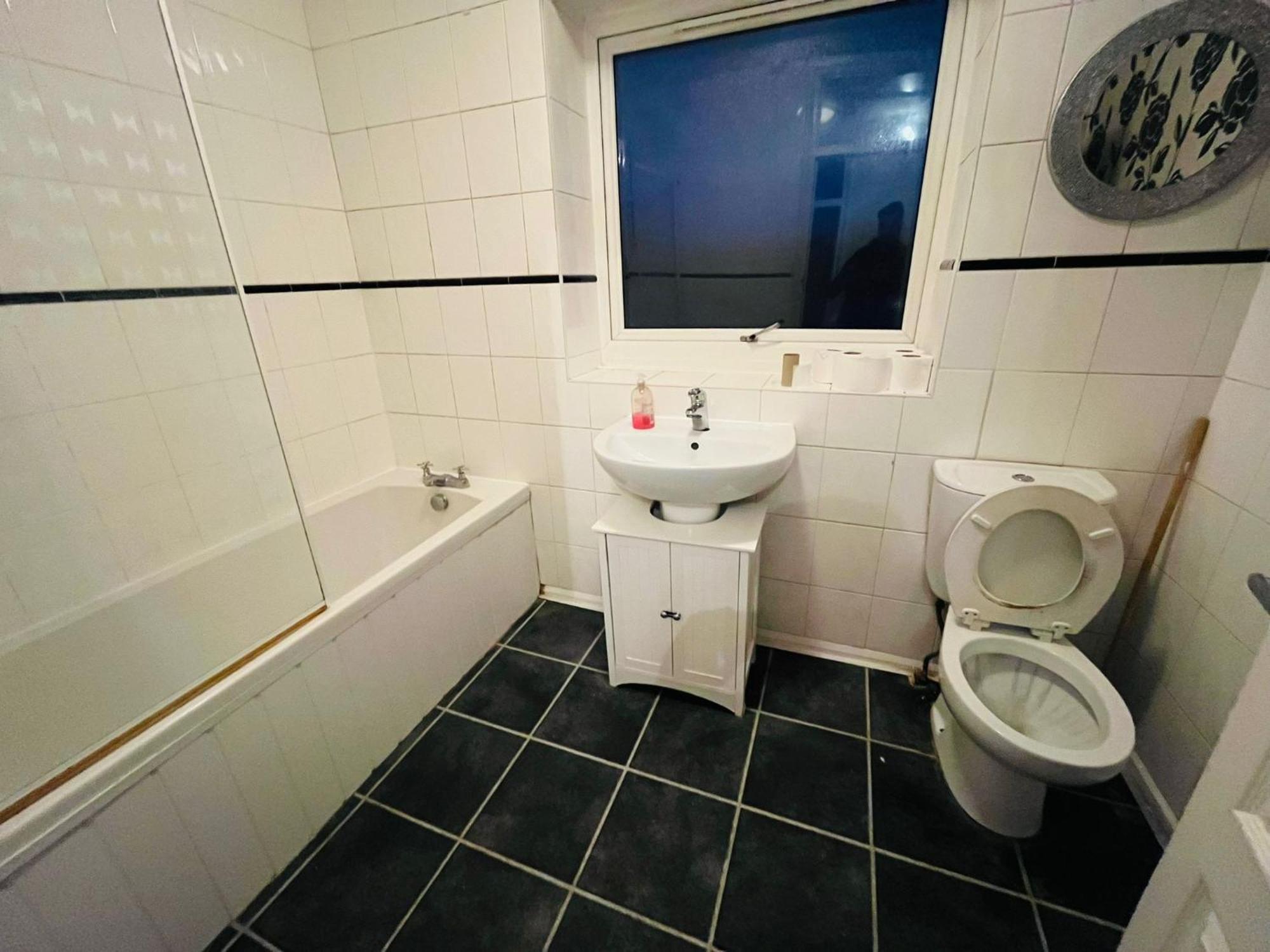 Double Near Clifton Campus Shared Bathroom & Kitchen Homestay Nottingham