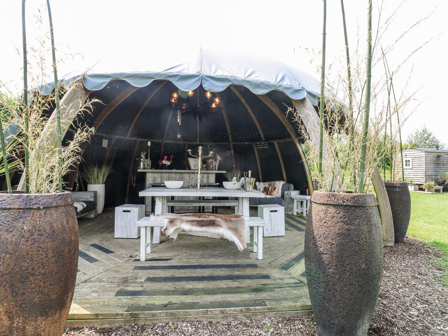 Herbie's Shepherds Hut Holiday home Nottingham