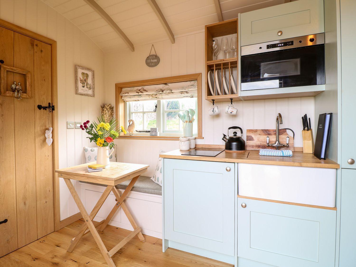 Herbie's Shepherds Hut Holiday home Nottingham