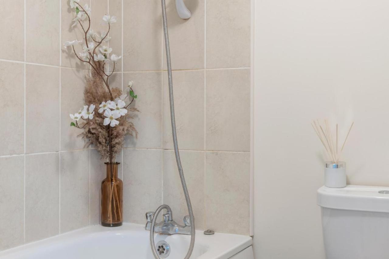 The Comfort Cove 3br With Bubbling Hot Tub Holiday home