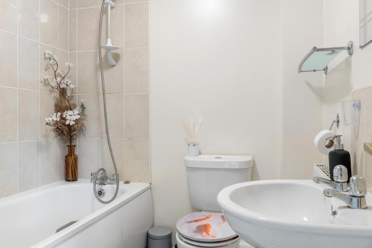 The Comfort Cove 3br With Bubbling Hot Tub Holiday home