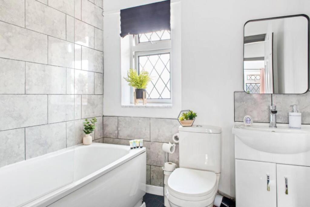 Bright And Cozy 3-br Perfect For Your Escape Holiday home *
