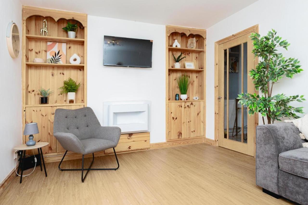 Spacious 3-br Getaway Soak In The Private Hot Tub Nottingham