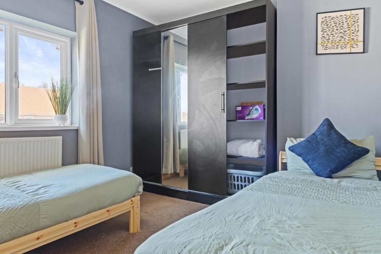 Spacious 3-br Getaway Soak In The Private Hot Tub * Nottingham