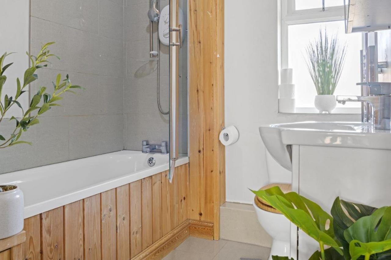 Holiday home Spacious 3-br Getaway Soak In The Private Hot Tub Nottingham