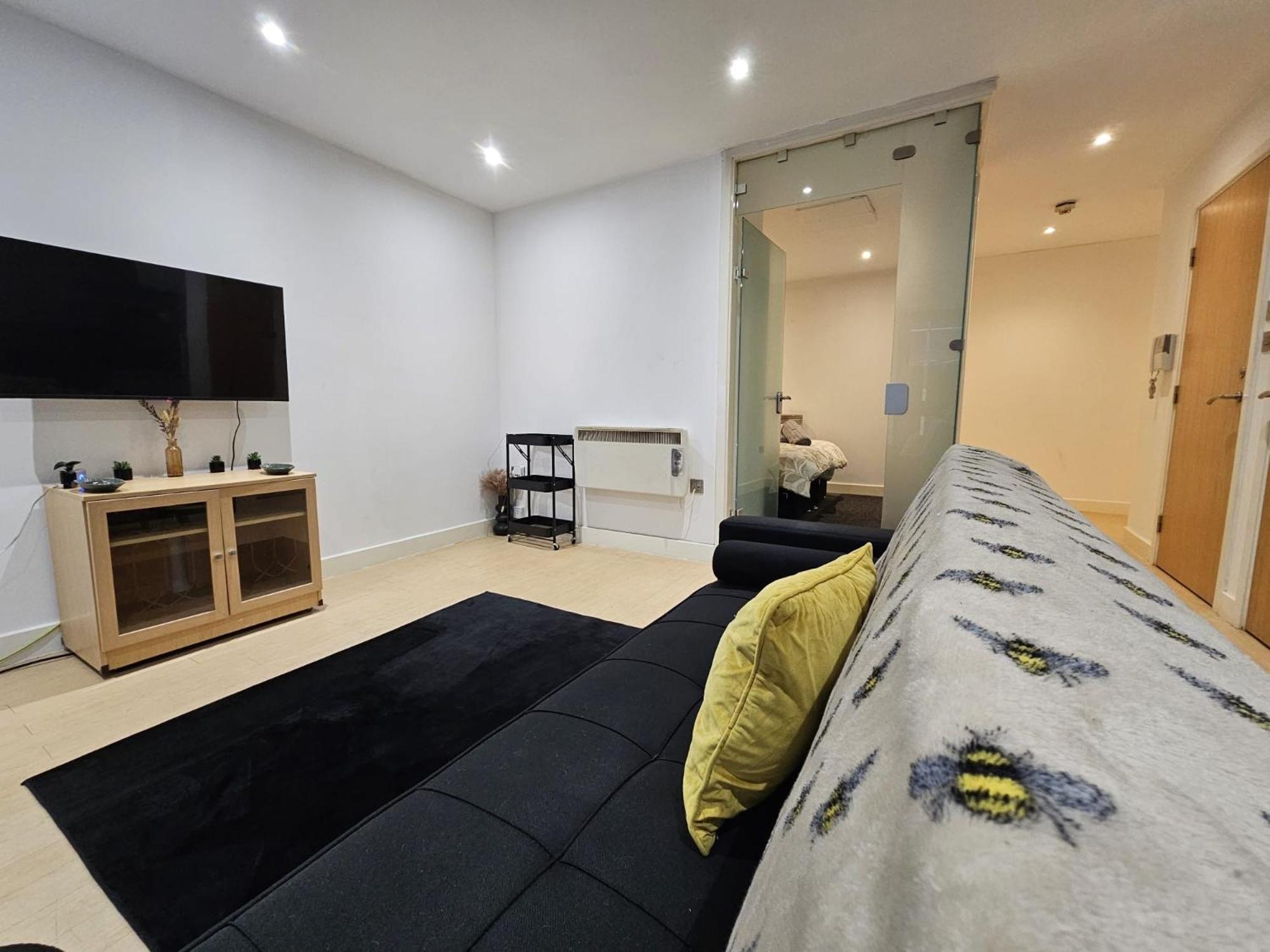 Apartment Bee - Ng1 *