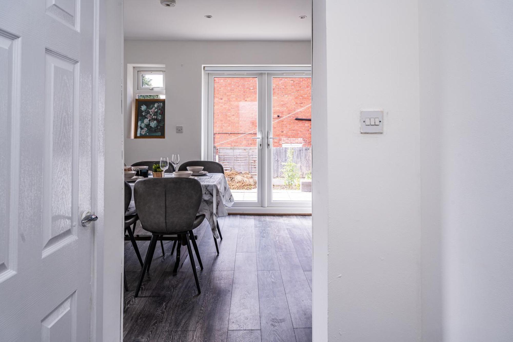 Cozy Spacious 5br Sleeps Of 9 Holiday home