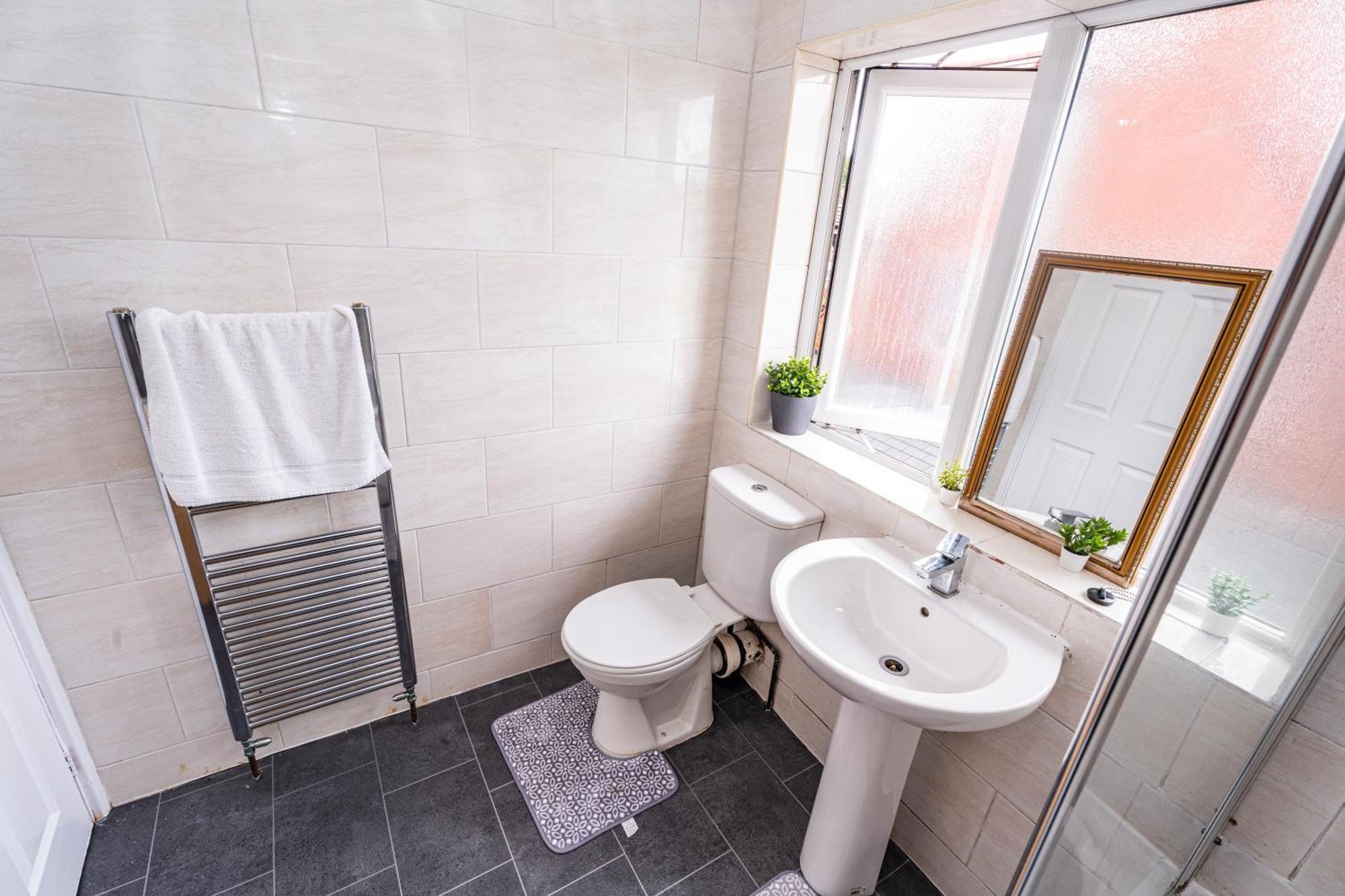 Cozy Spacious 5br Sleeps Of 9 * Nottingham