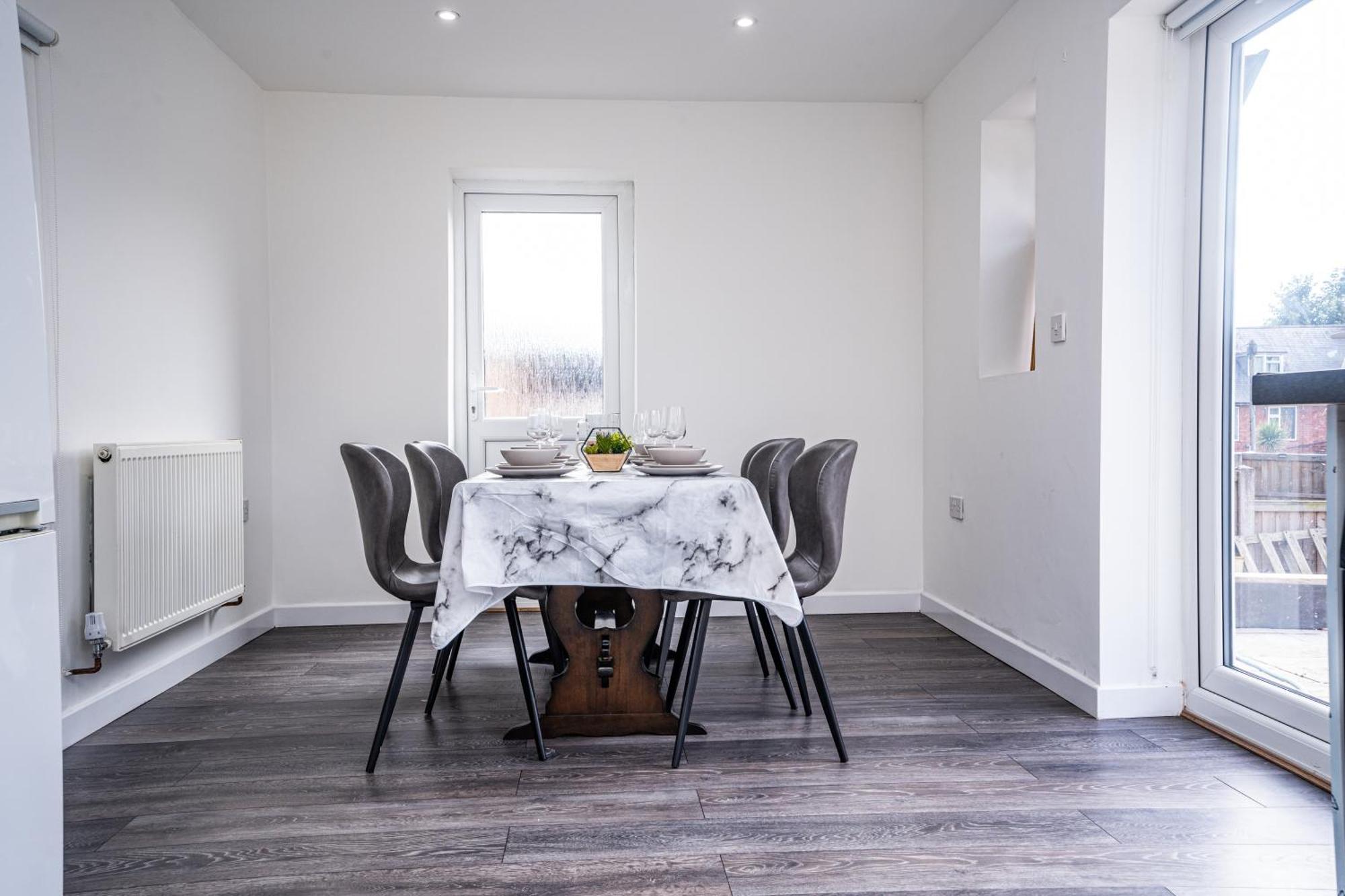 Cozy Spacious 5br Sleeps Of 9 Holiday home