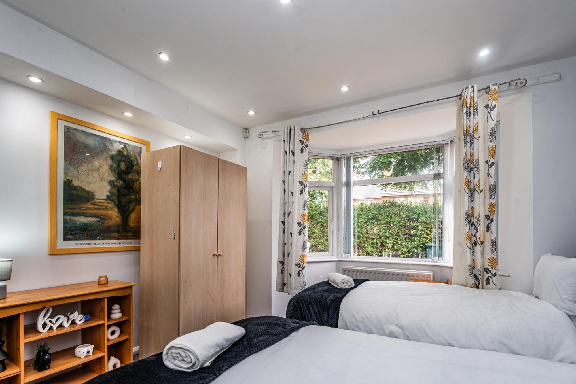 Cozy Spacious 5br Sleeps Of 9 Holiday home *
