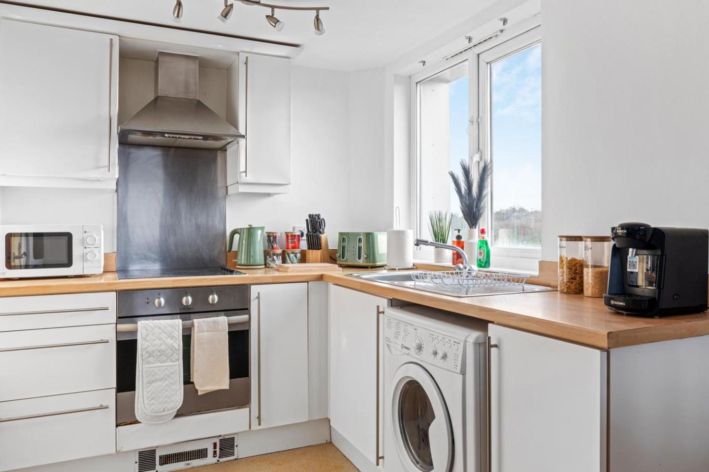 Stylish 1 Bed In Apartment *