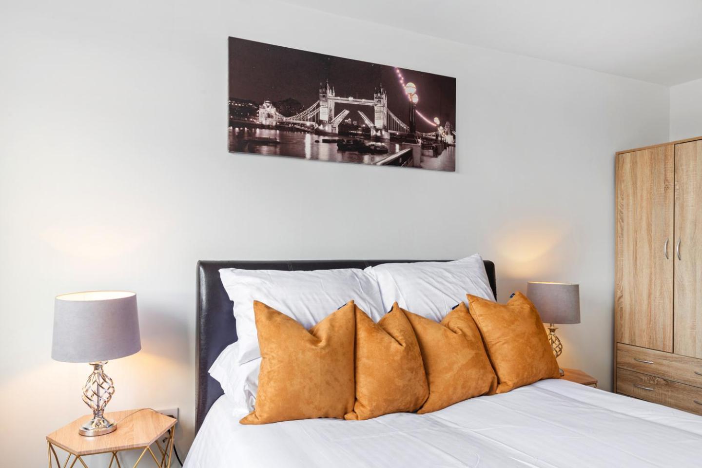 Stylish 1 Bed In Apartment