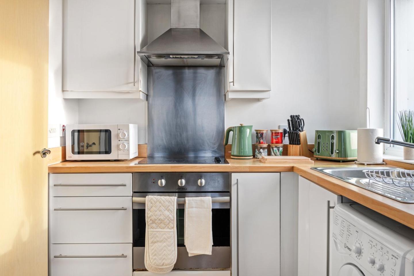 Stylish 1 Bed In Apartment *